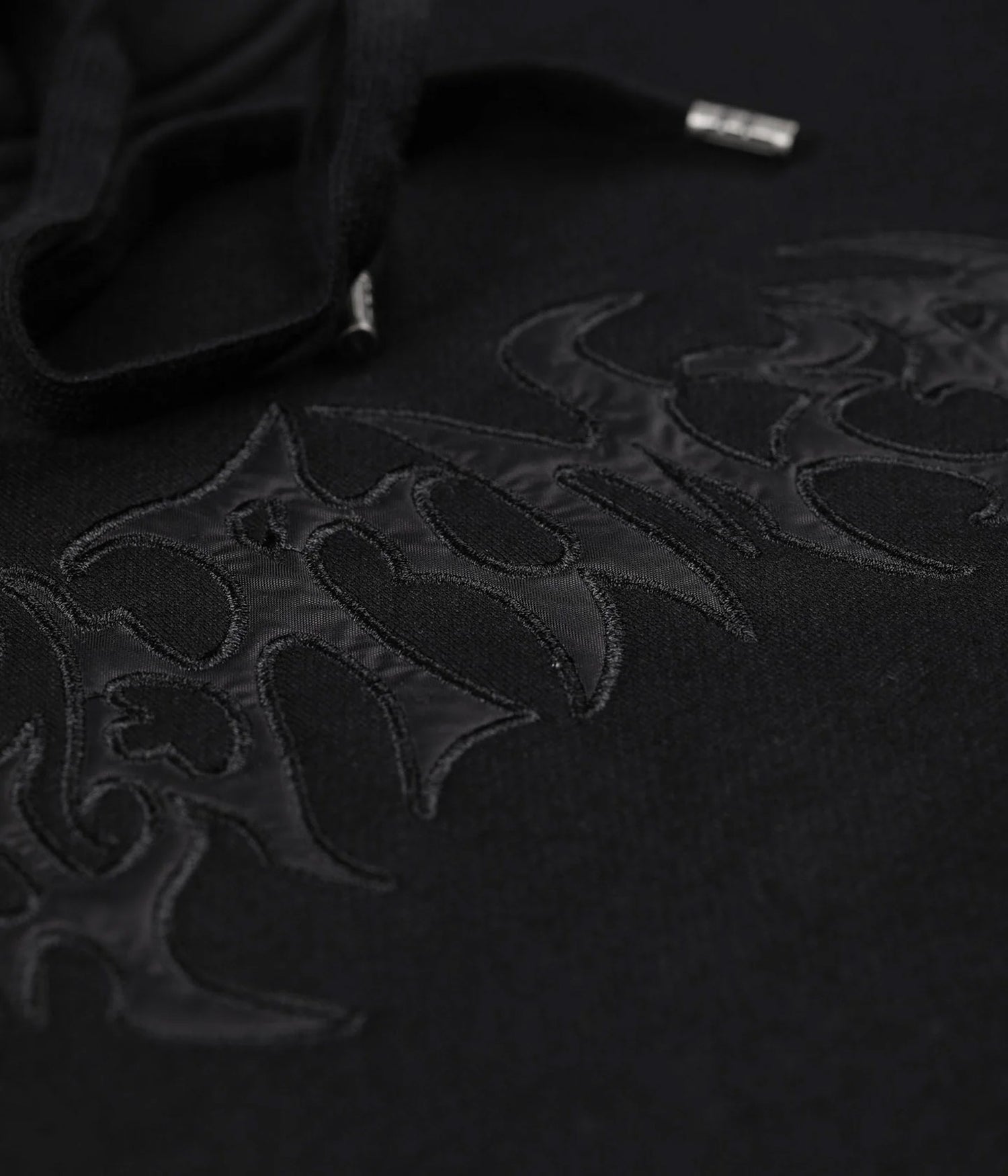 Former Puncture Satin Hoodie - Black Bild 3