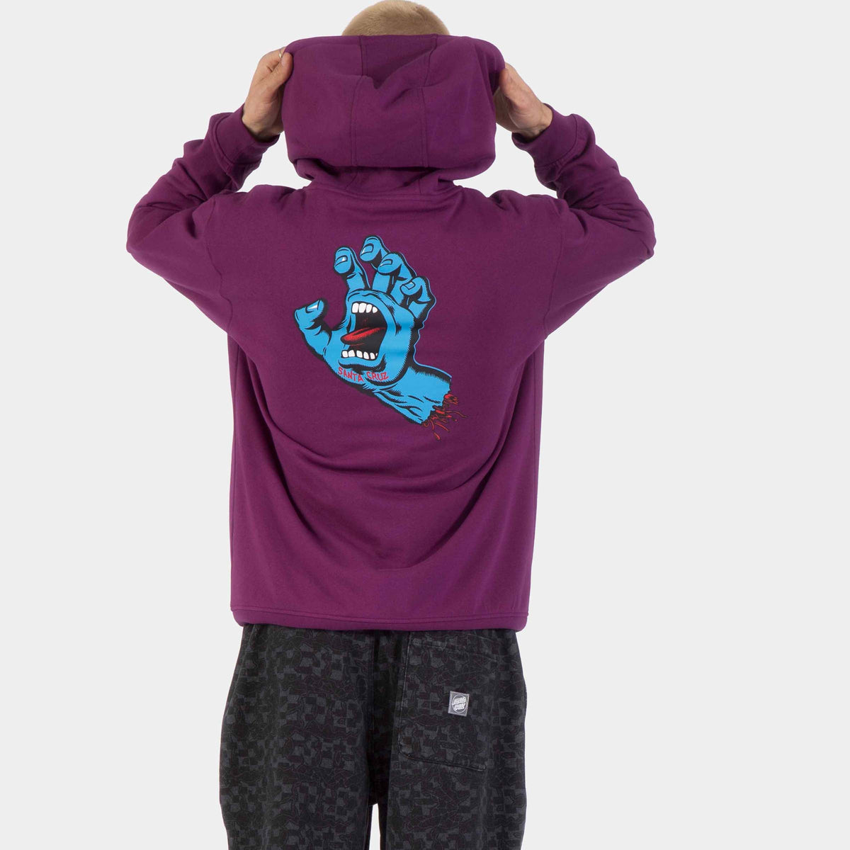 Santa Cruz Screaming Hand Chest Hoodie - Fresh Purple, model hinten mit aufgezogener kapuze