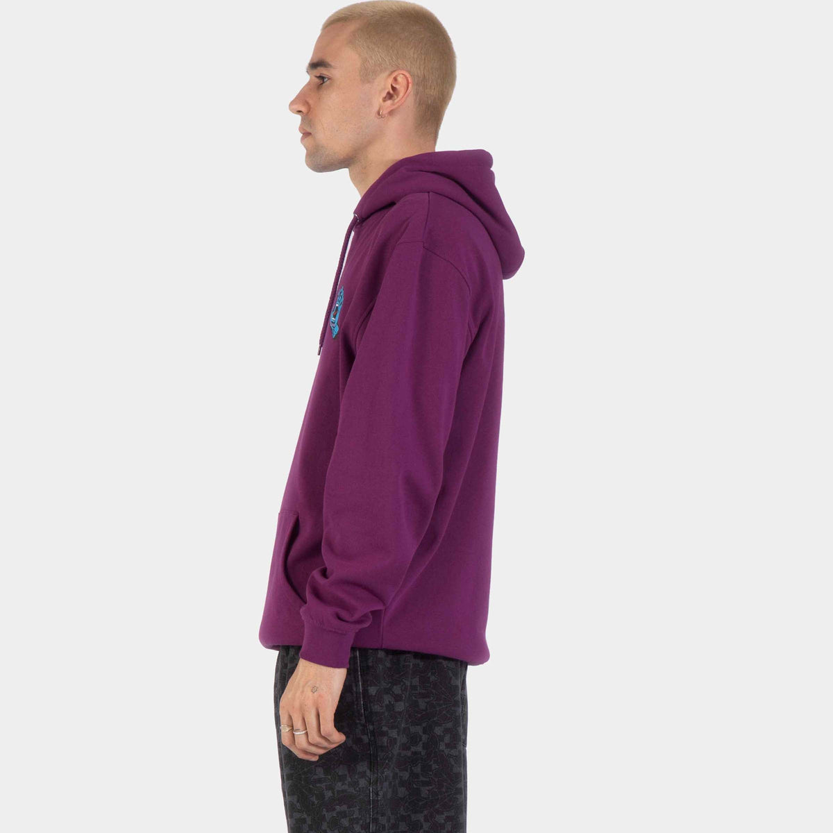 Santa Cruz Screaming Hand Chest Hoodie - Fresh Purple, model seitlich